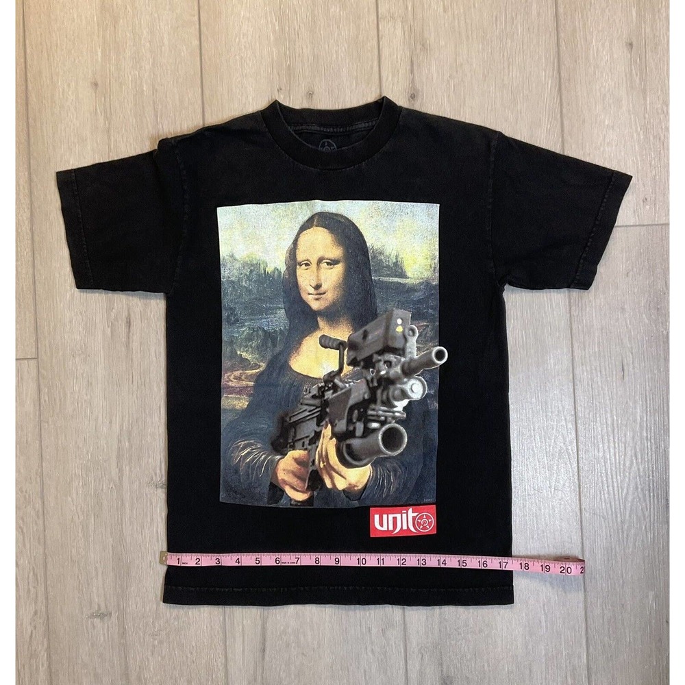 UNIT Brand Clothing Streetwear Graphic T-Shirt Size SMALL - Mona Lisa W/ Gun EUC